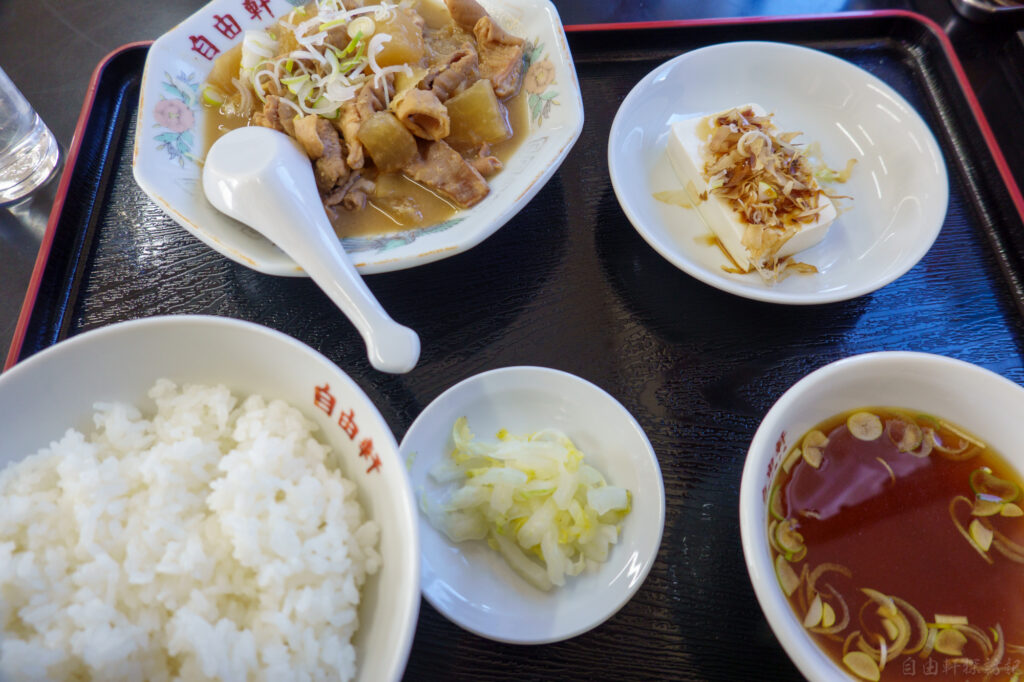 茨城県守谷市の中華洋食屋さん自由軒のもつ煮定食は冬季限定